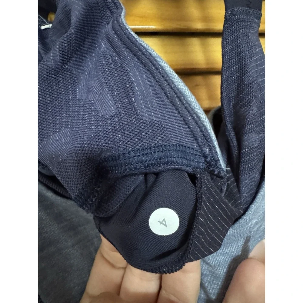 Lululemon Women's Size 4 Tank Top‎ Built-In Bra Navy Blue Camo Mesh Crossback